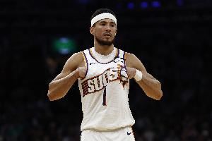 👀专家：布克不配拿七千万年薪 他当不了核心更像是球队的补充