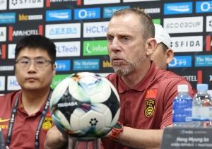 以守为主！北青：国足东亚杯对阵日本酝酿变阵5后卫