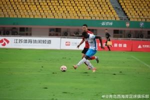 热身赛-青岛西海岸俱乐部4-1击败成都蓉城，戴维森梅开二度