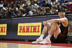 媒体人：杨瀚森还要继续好好打磨定点进攻&投篮 练练脚步、减重