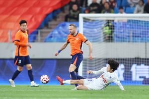 李霄鹏：足协杯受伤的萨里奇、孙正傲分别休养四周和两周