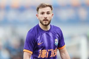 记者：阿代米赛后在更衣室和大家说了很抱歉，他很难过