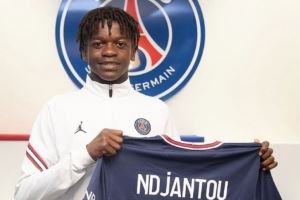 官方：巴黎圣日耳曼与其青训小将姆比查签下首份职业合同