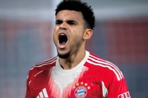 记者：路易斯-迪亚斯将从日本直飞慕尼黑，预计周二体检