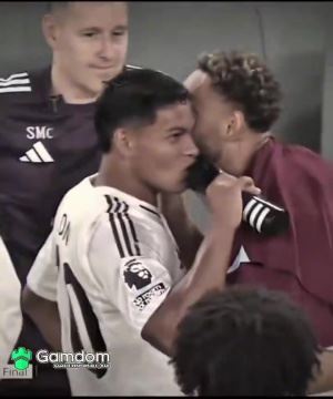 天生社牛🤣博主晒库尼亚赛后与队友互动：他就像来了很久一样..