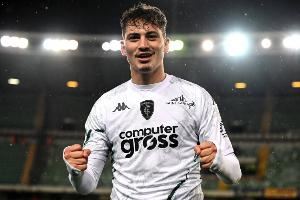 记者：S-埃斯波西托可能租借+强制买断加盟卡利亚里，总价700万欧