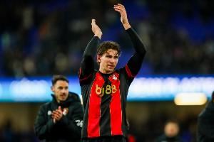 记者：伯恩茅斯后卫扎巴尼即将加盟巴黎，预计下周完成交易