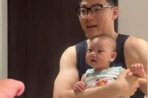 张宁妻子晒日常视频：爸爸回家的第一天 太开心啦