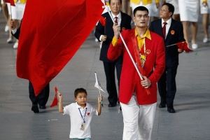 马布里旧采访：姚明是中国篮球的领军人物 他是国内最有名的球员