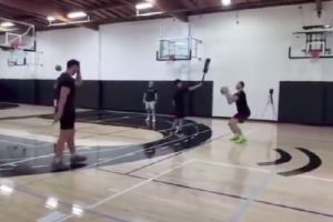 上赛季三分命中率场均39.7%！布劳恩休赛期继续苦练三分