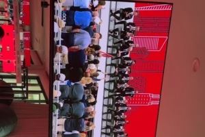 心系高尔夫！詹姆斯晒在健身房内观看莱德杯直播画面：美国队加油