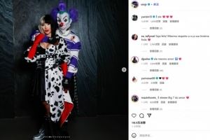 维尼修斯社媒晒和女友的万圣节装束，自己戴上外太空杀人小丑头套